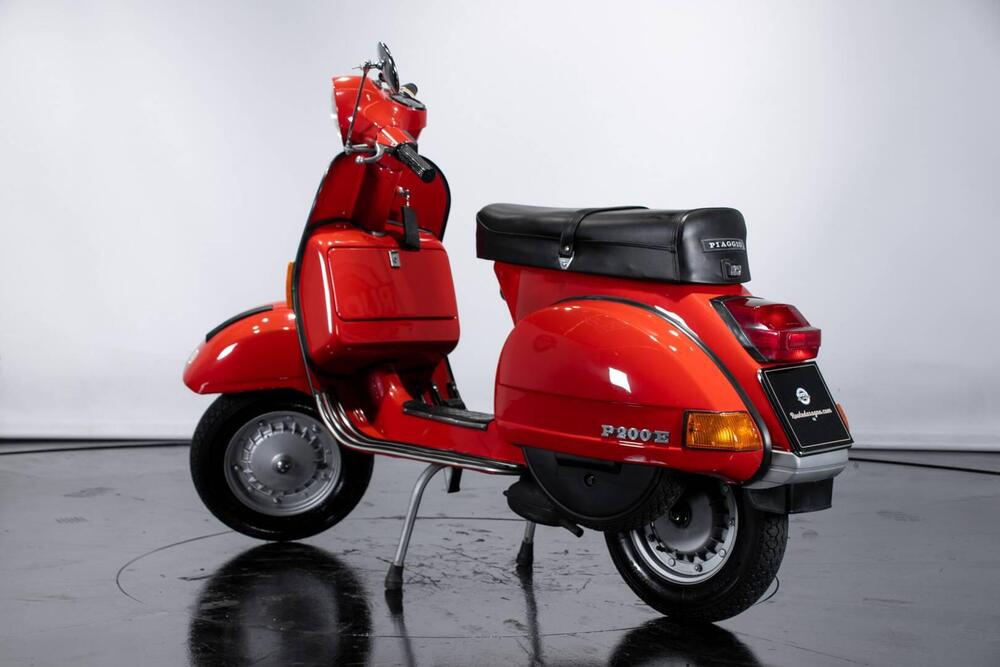 Piaggio VESPA P 200 E (2)