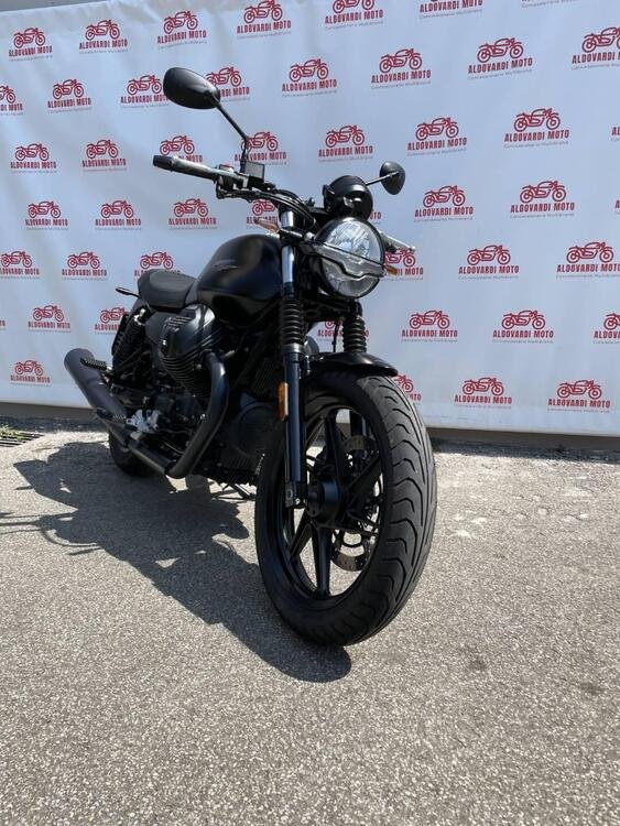 Moto Guzzi V7 Stone (2021 - 24) (4)