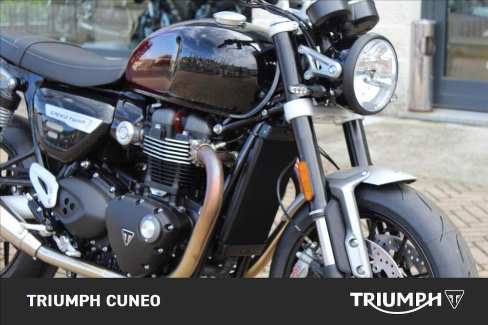 Triumph Speed Twin 1200 Stealth Edition (2024)