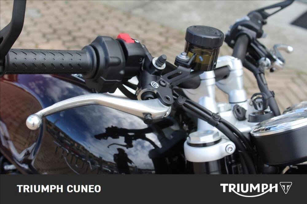Triumph Speed Twin 1200 Stealth Edition (2024) (3)