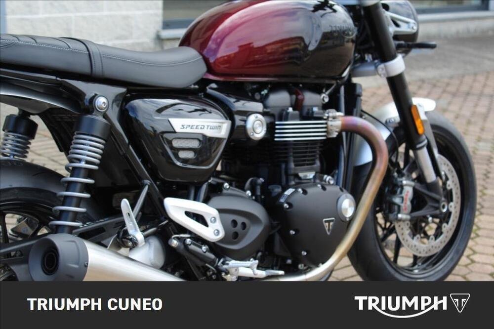 Triumph Speed Twin 1200 Stealth Edition (2024) (5)