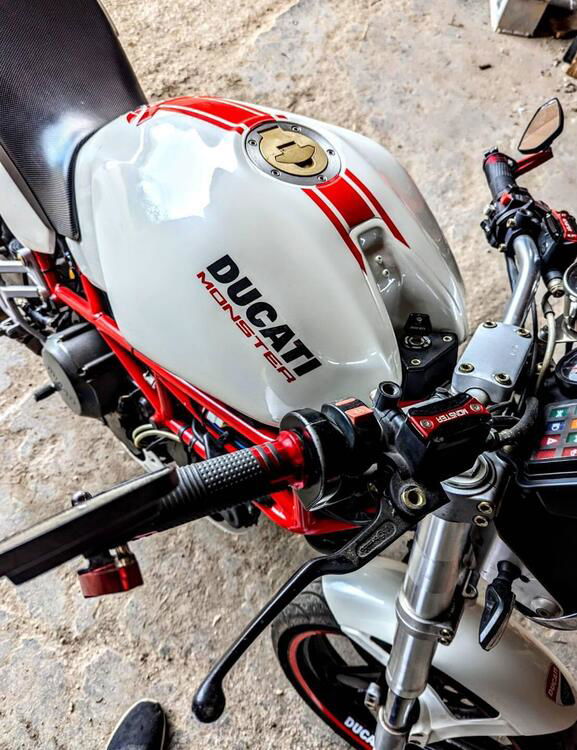 Ducati Monster 600 City Dark (1998 - 02) (3)