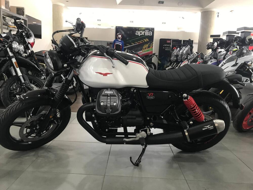 Moto Guzzi V7 Stone Ten (2024)