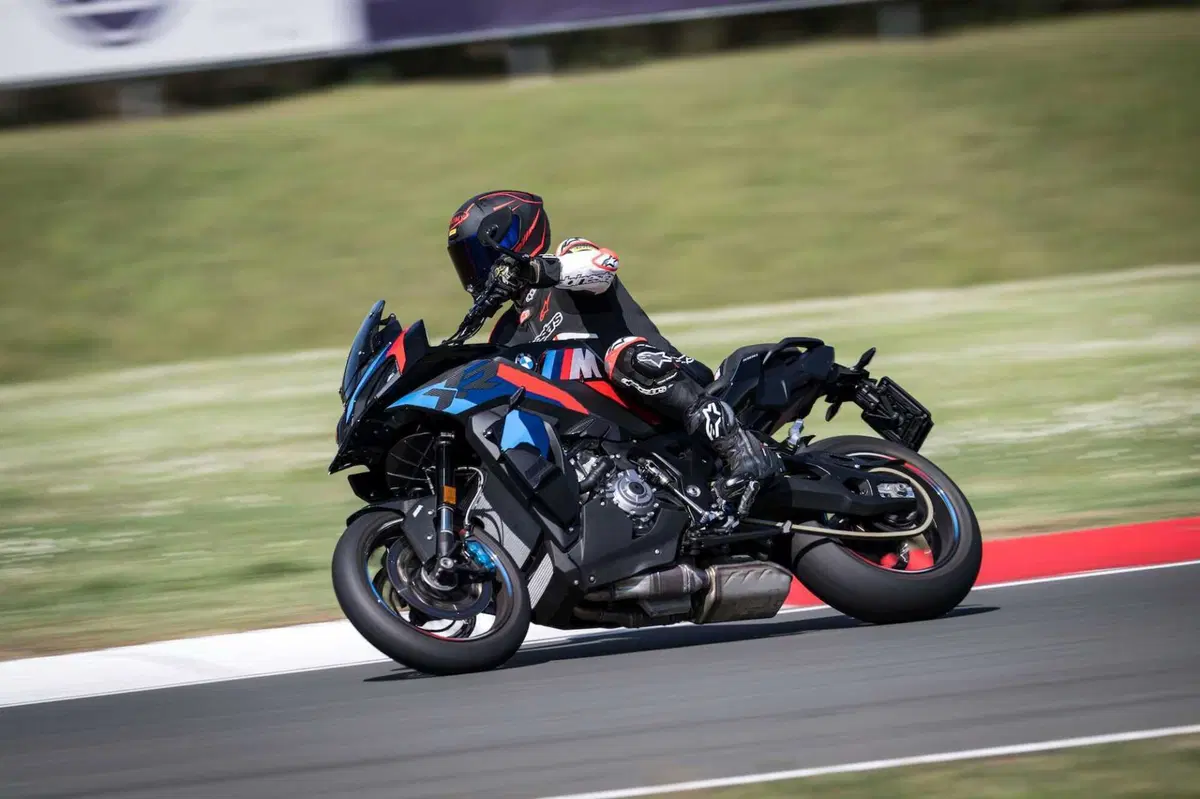 BMW M 1000 XR: Una moto senza senso