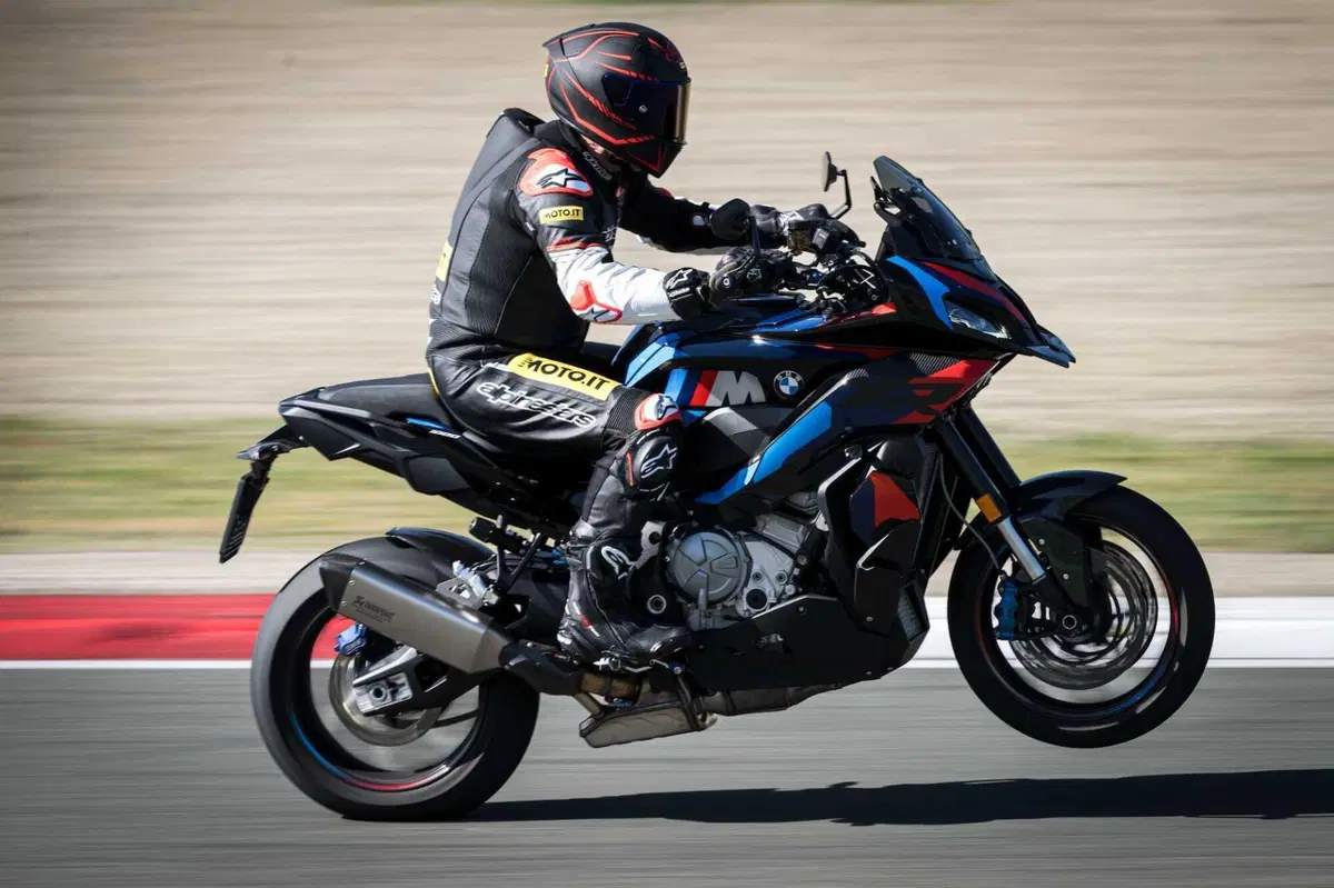 BMW M 1000 XR: Una moto senza senso
