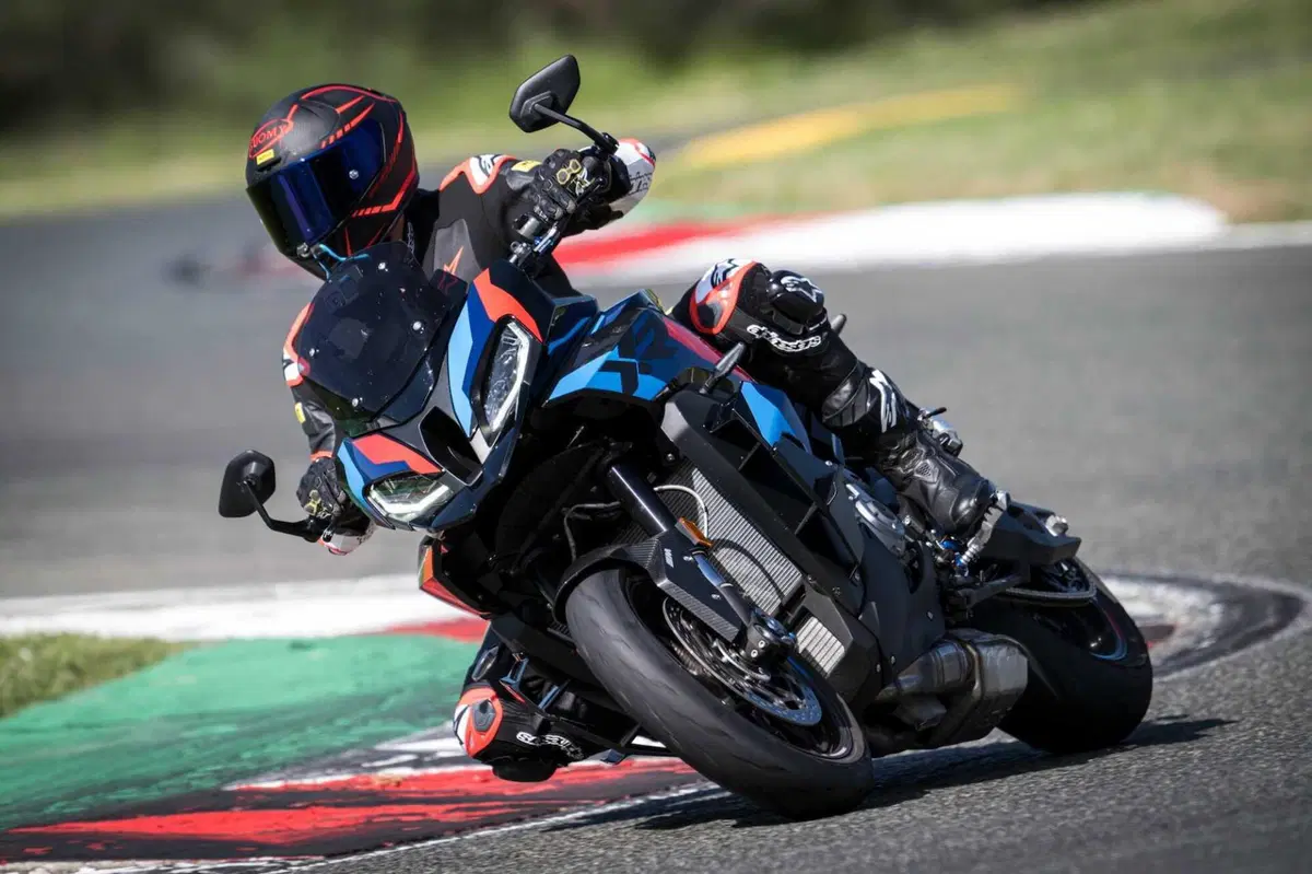 BMW M 1000 XR: Una moto senza senso (2)