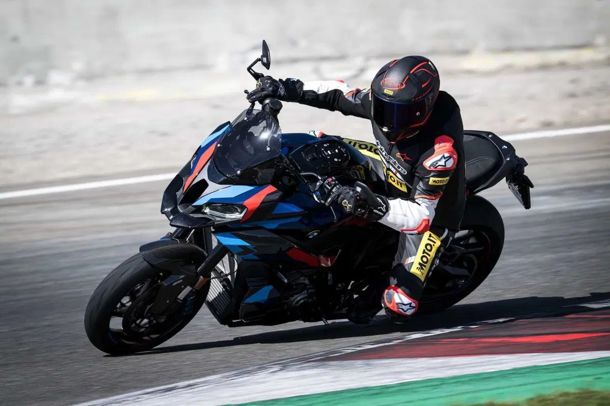 BMW M 1000 XR: Una moto senza senso (4)