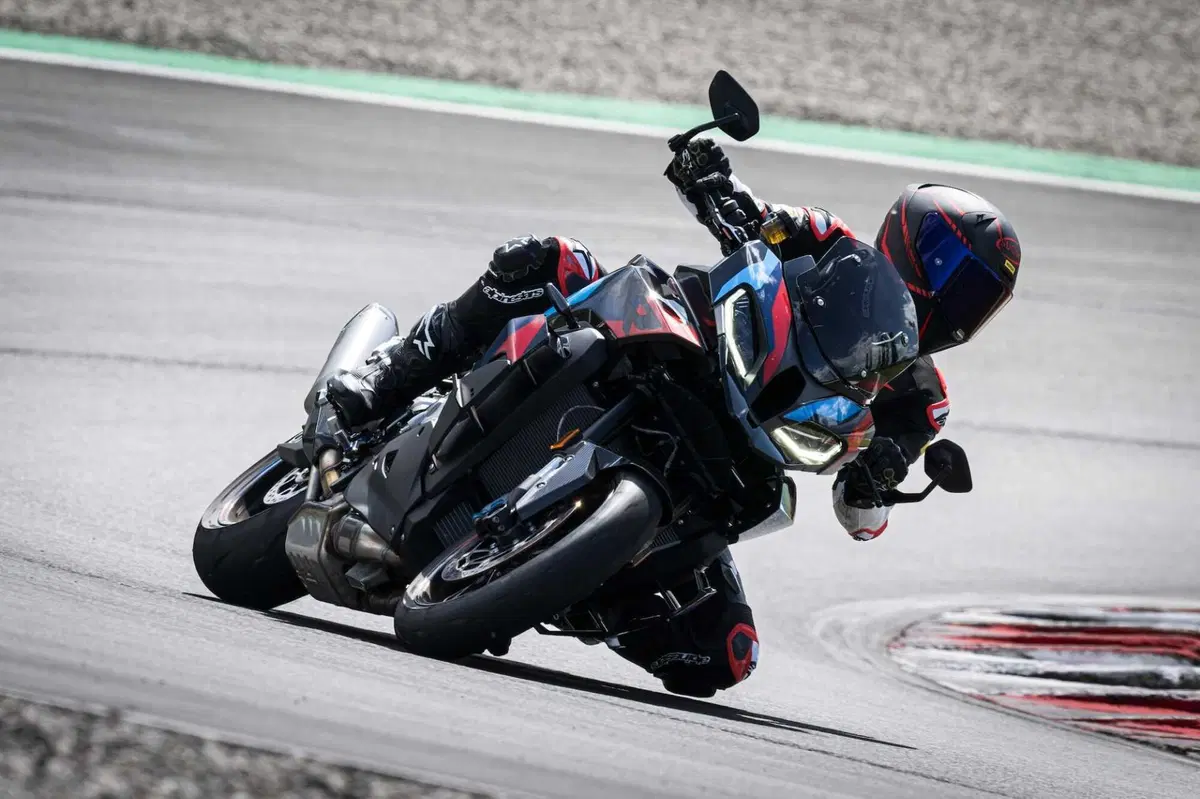 BMW M 1000 XR: Una moto senza senso (5)