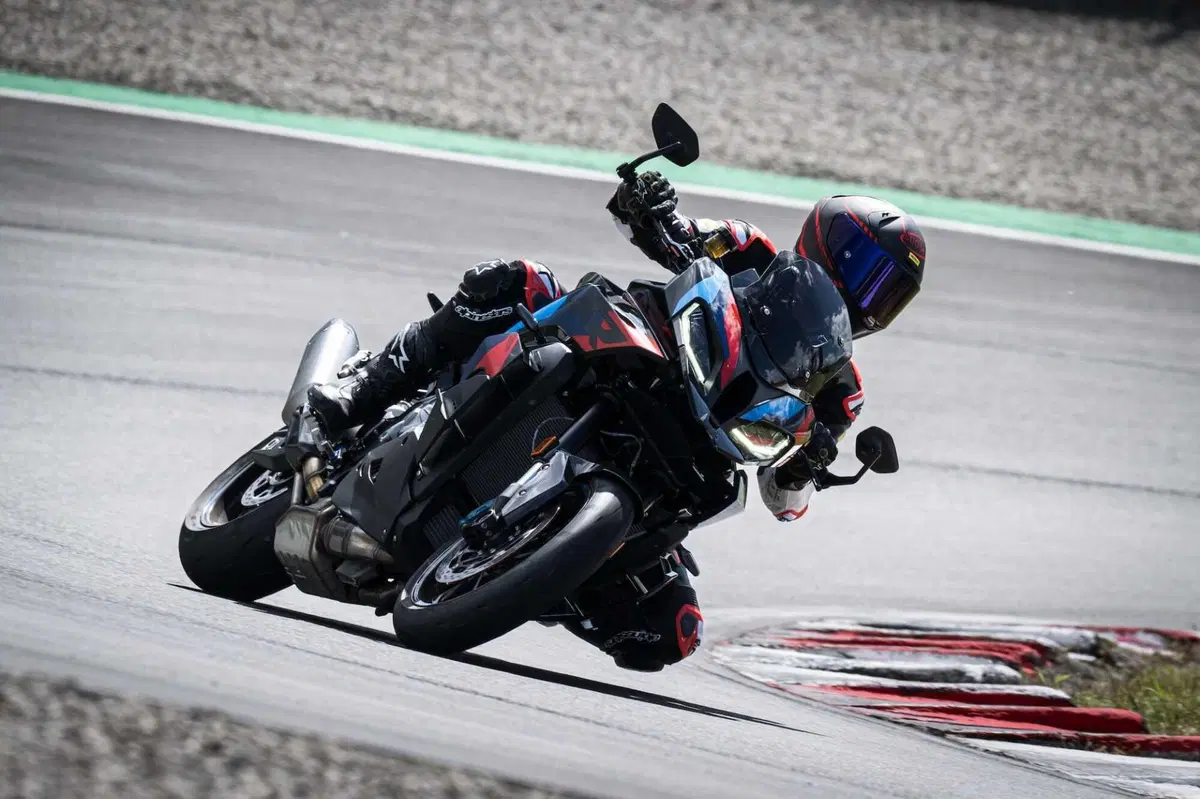 BMW M 1000 XR: Una moto senza senso (8)