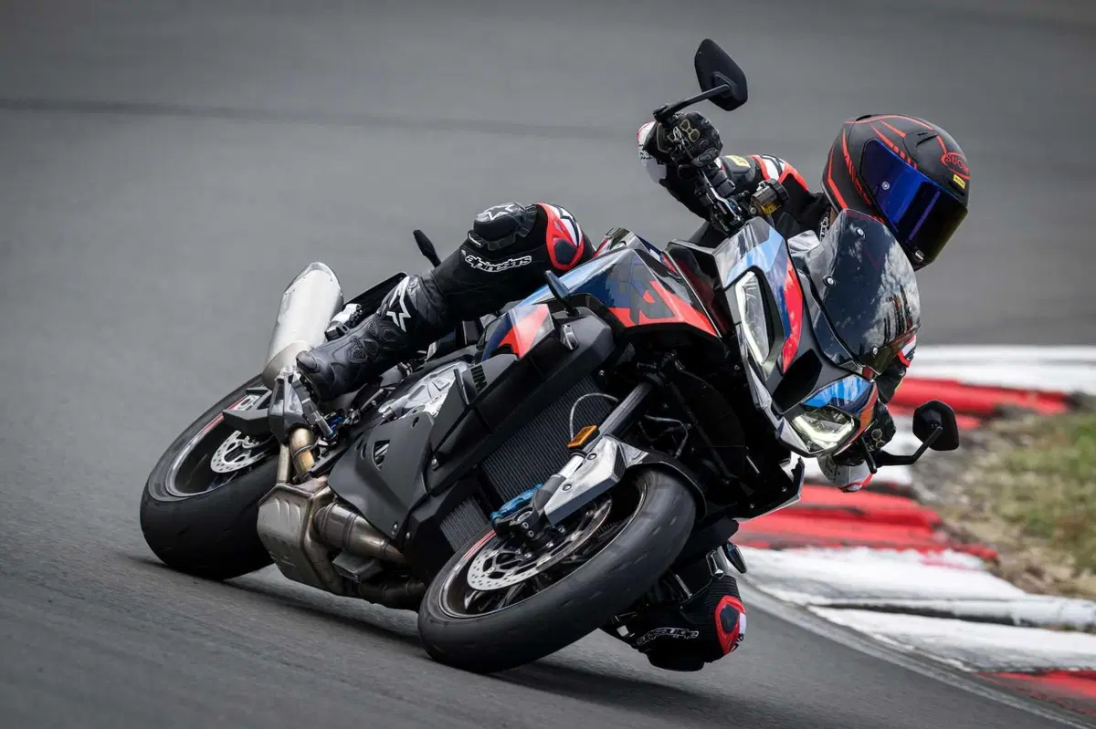 BMW M 1000 XR: Una moto senza senso (9)