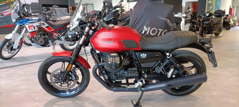 Moto Guzzi V7 Stone (2021 - 24) (3)