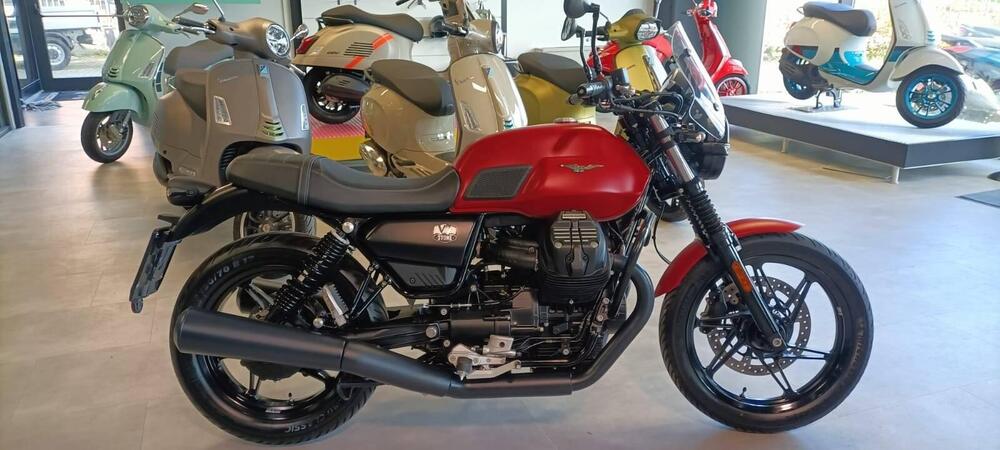 Moto Guzzi V7 Stone (2021 - 24)