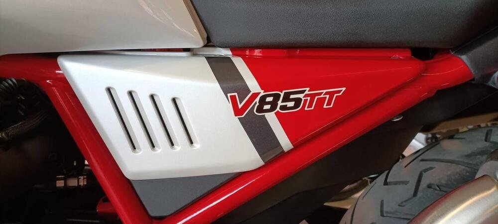 Moto Guzzi V85 TT Evocative Graphics (2019 - 20) (5)