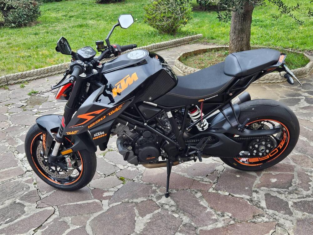 KTM 1290 Super Duke R (2019) (3)