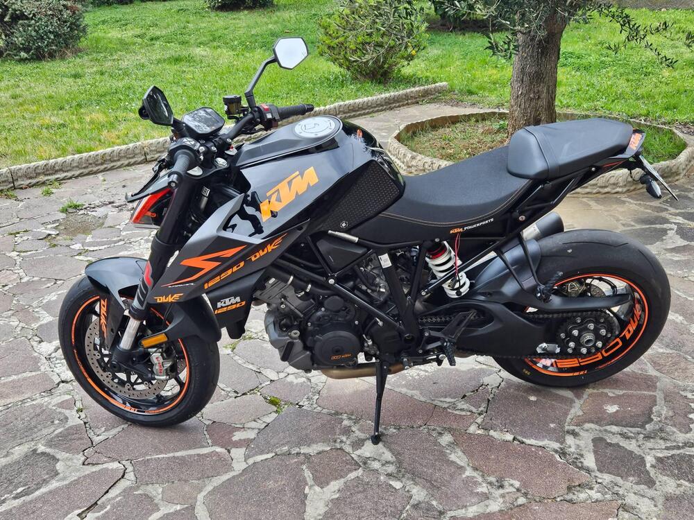 KTM 1290 Super Duke R (2019) (4)