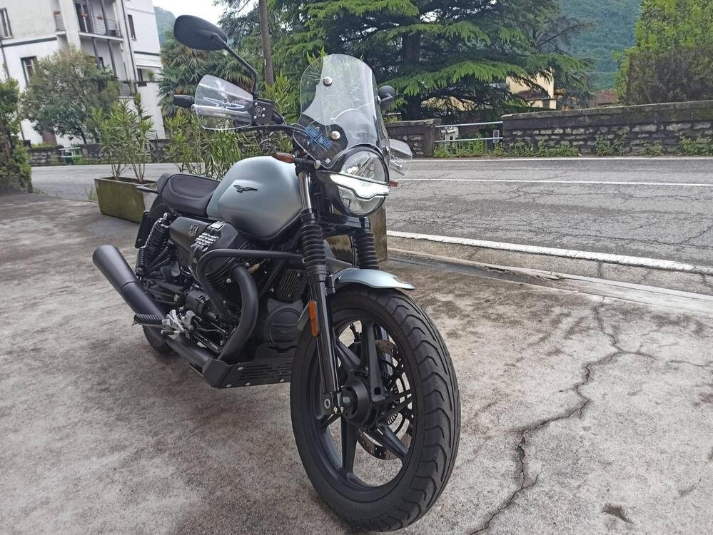 Moto Guzzi V7 Stone (2021 - 24) (4)