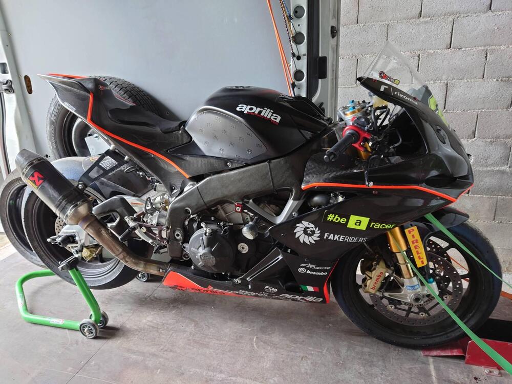 Aprilia RSV4 Factory (2009 - 12) (2)