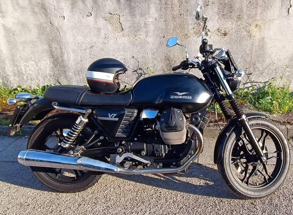 Moto Guzzi V7 Stone (2012 - 15)