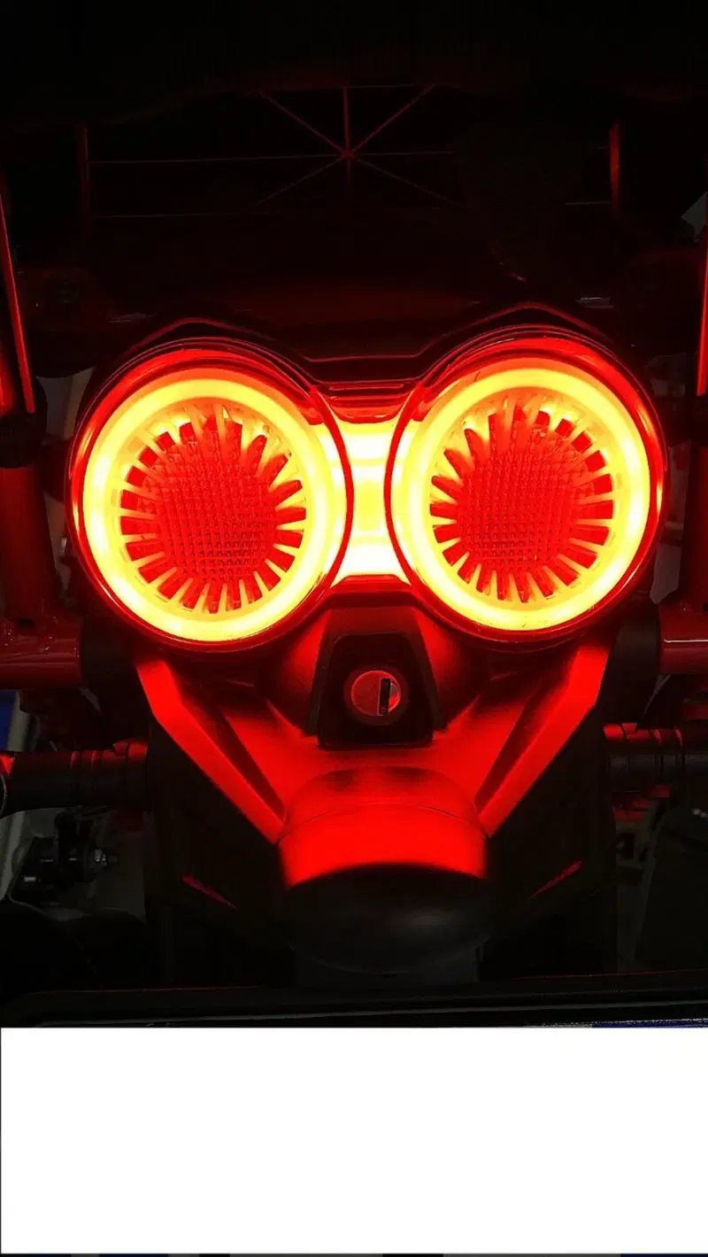 Moto Guzzi V85 TT Evocative Graphics (2021 - 23) (3)
