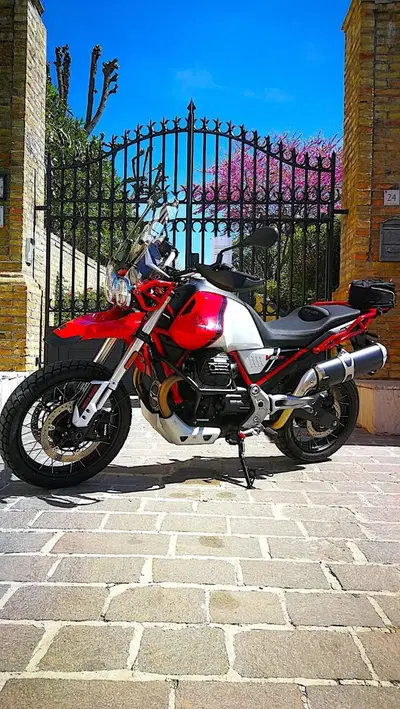 Moto Guzzi V85 TT Evocative Graphics (2021 - 23) usata