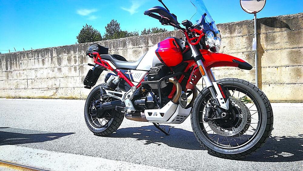 Moto Guzzi V85 TT Evocative Graphics (2021 - 23)