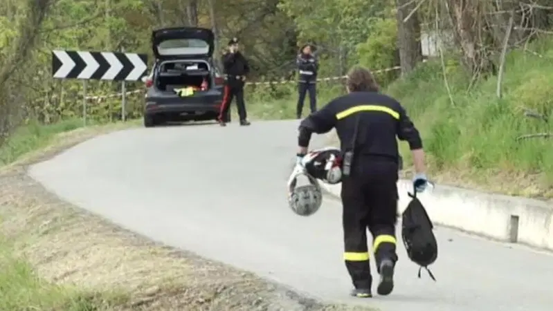 Valle d'Aosta, moto nella scarpata: muore il passeggero diciassettenne