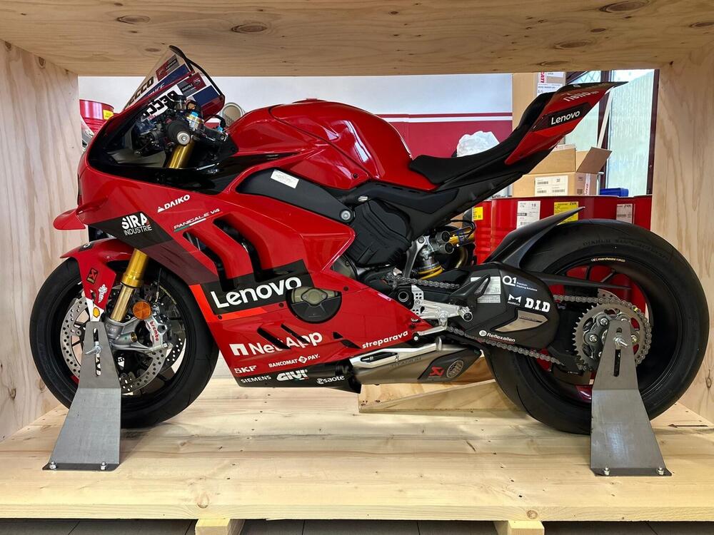 Ducati Panigale V4 Bagnaia 2022 World Champion Replica (2023) (2)