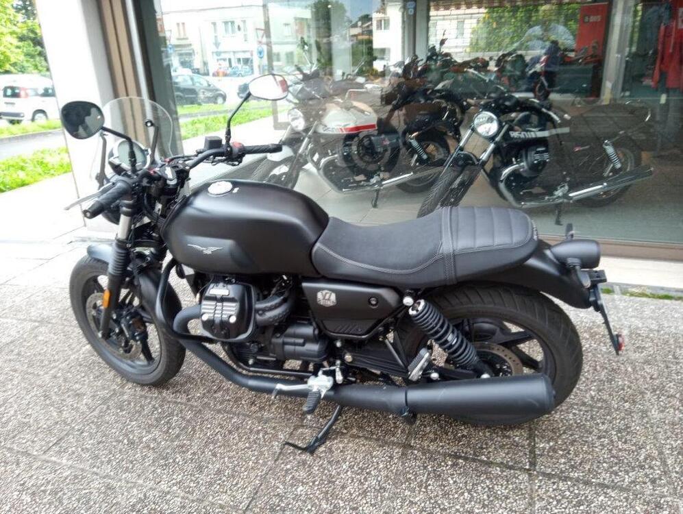 Moto Guzzi V7 Stone (2021 - 24)