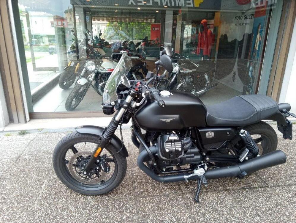 Moto Guzzi V7 Stone (2021 - 24) (2)