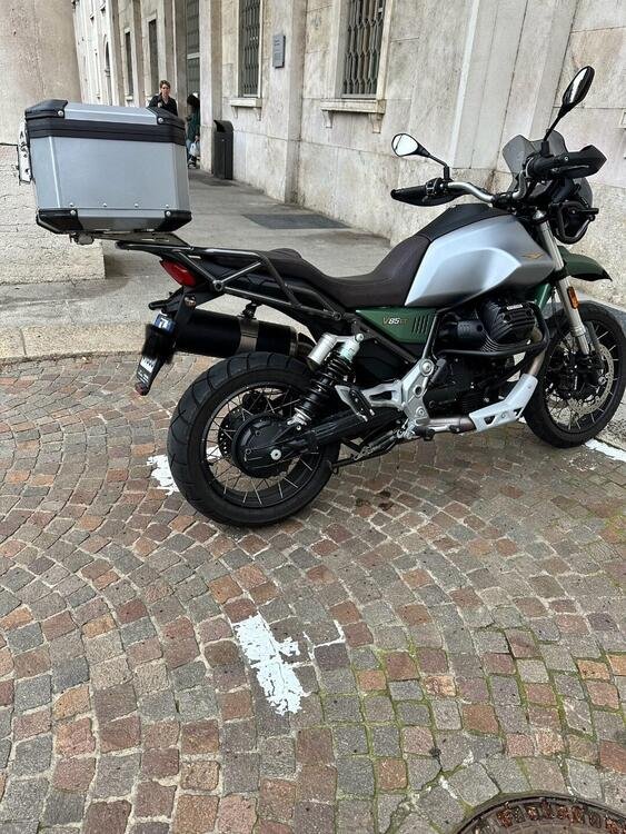 Moto Guzzi V85 TT Centenario (2021 - 22) (3)