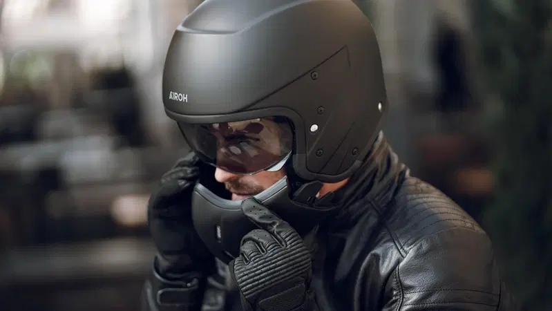 AIROH: il nuovo J 110 &egrave; un casco "due in uno"