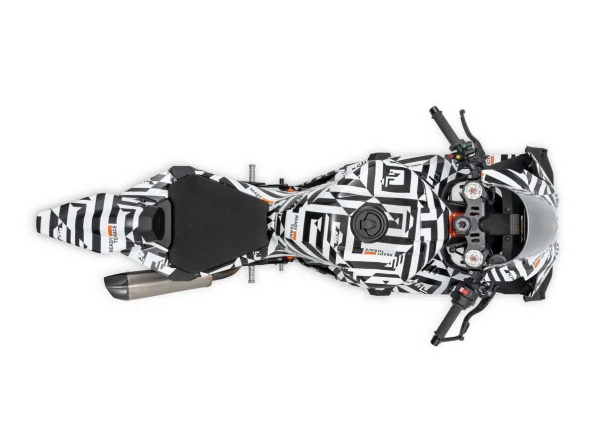 KTM 990 RC R, arriva il prototipo della sportiva carenata KTM! (7)