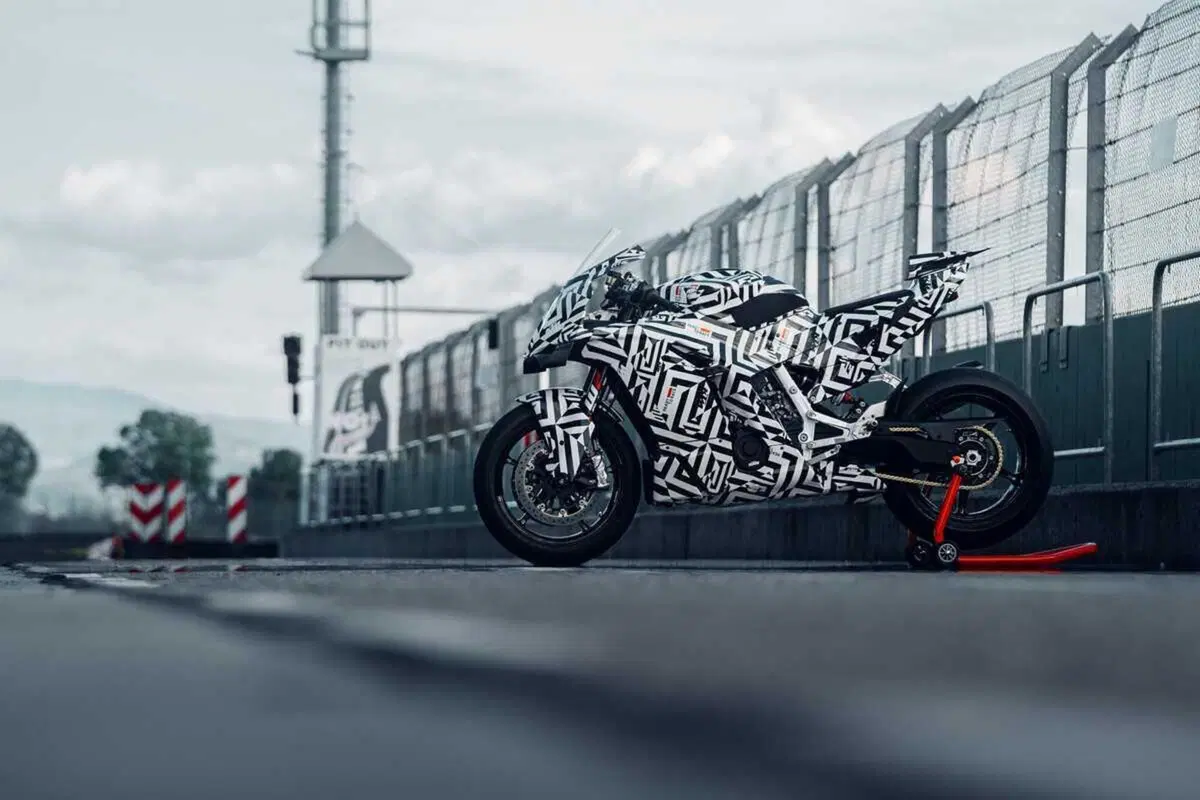 KTM 990 RC R, arriva il prototipo della sportiva carenata KTM!