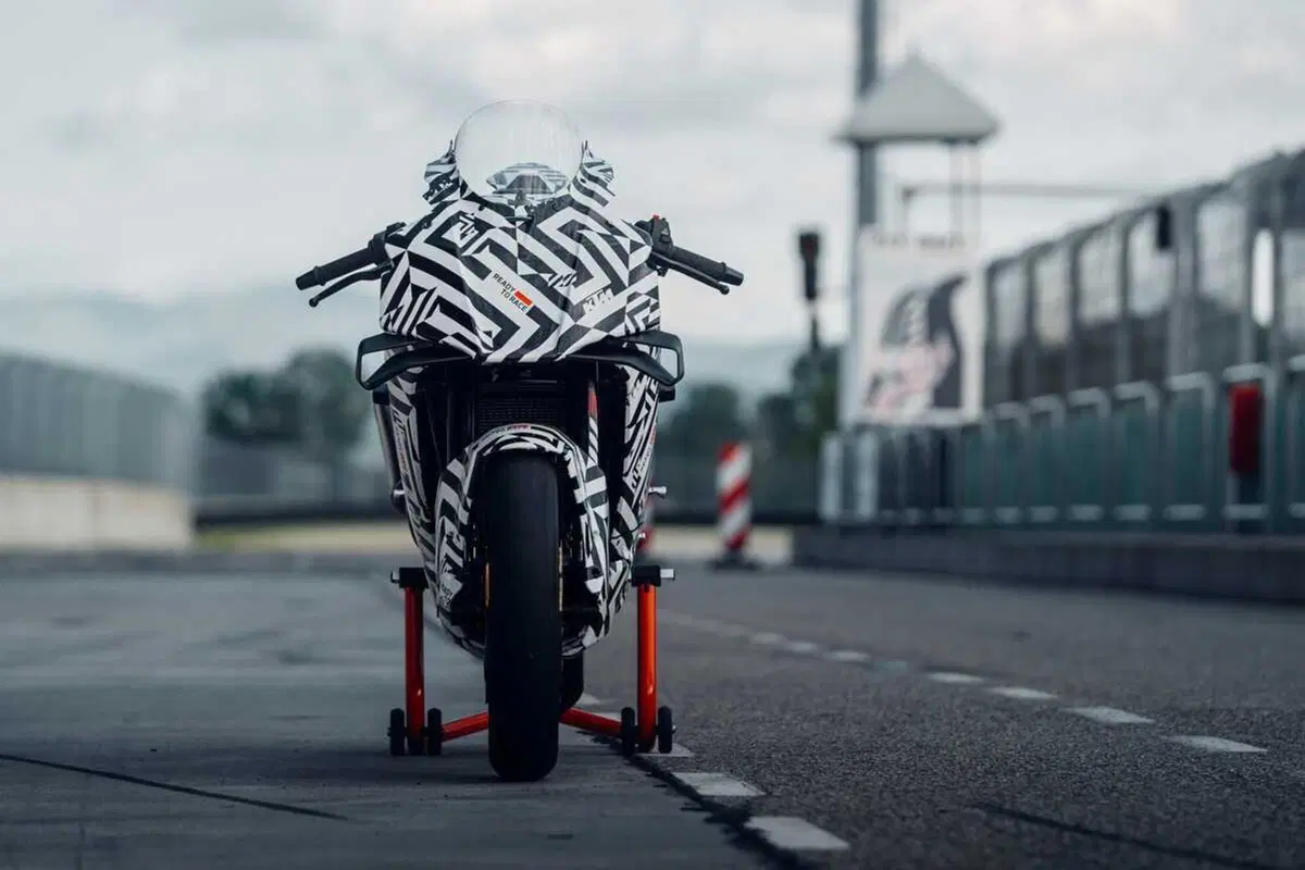 KTM 990 RC R, arriva il prototipo della sportiva carenata KTM! (2)