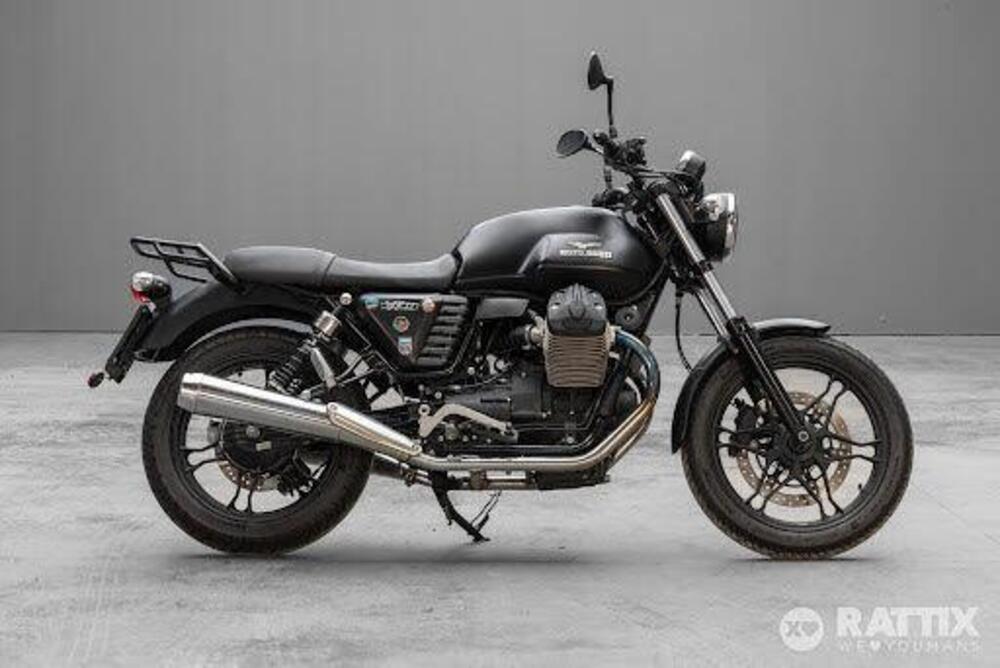 Moto Guzzi V7 II Stone (2015 - 17) (3)