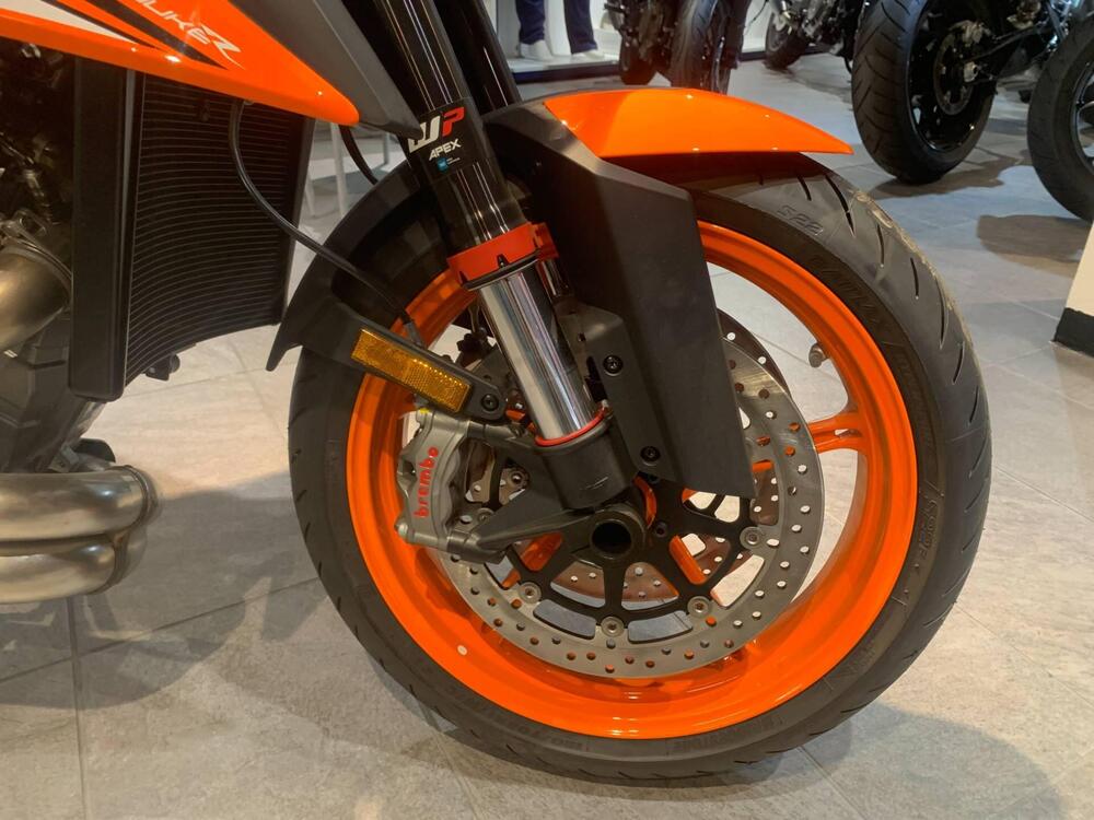 KTM 1290 Super Duke R (2022 - 23) (4)