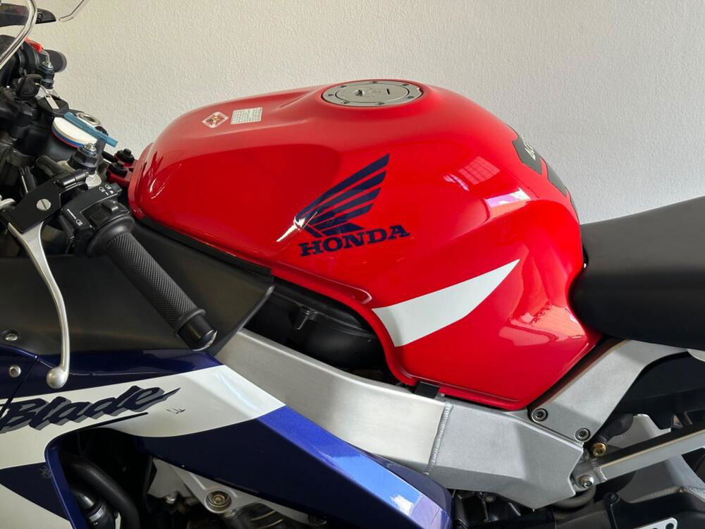 Honda CBR 900 RR Fireblade (2000 - 01) (5)