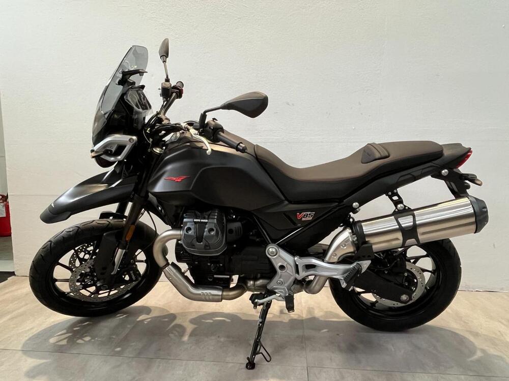 Moto Guzzi V85 Strada (2024) (2)