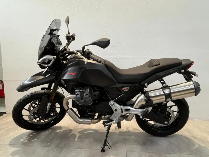 Moto Guzzi V85 Strada (2024 - 26) (2)