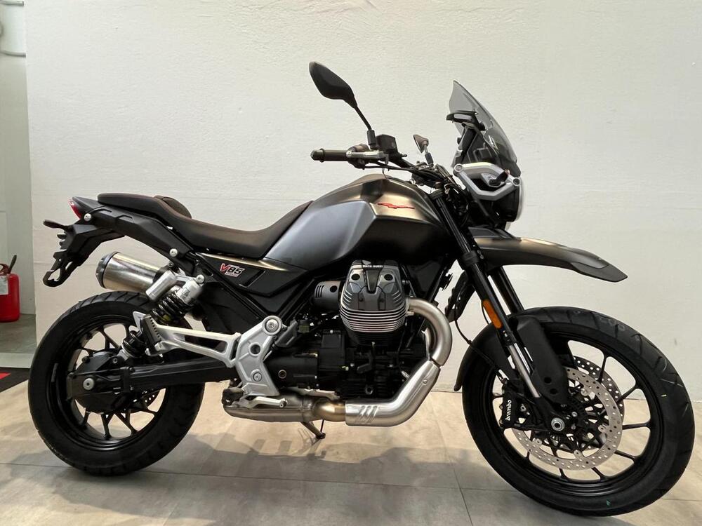 Moto Guzzi V85 Strada (2024)