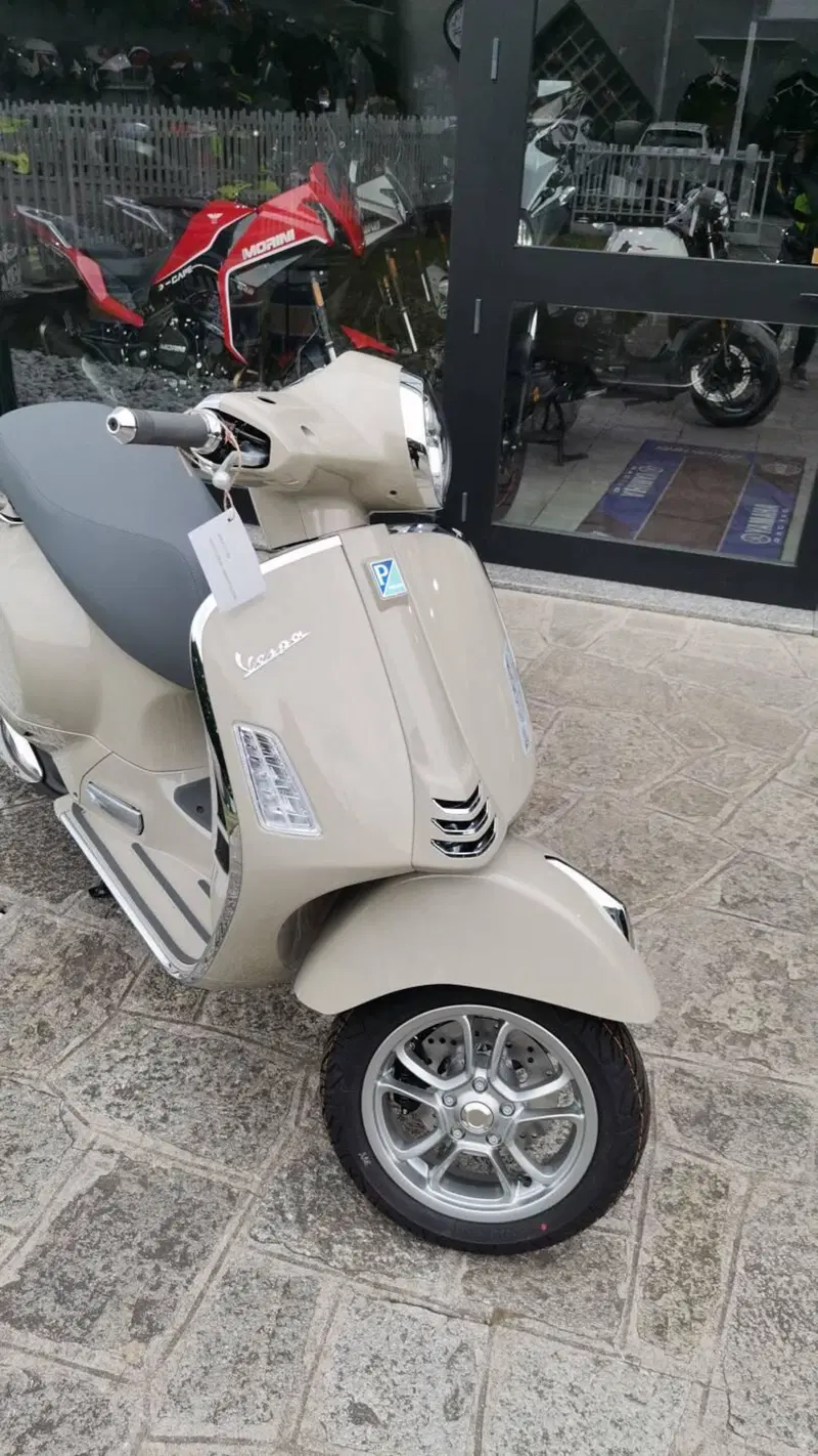 Vespa GTS 310 (2025 - 26) (2)