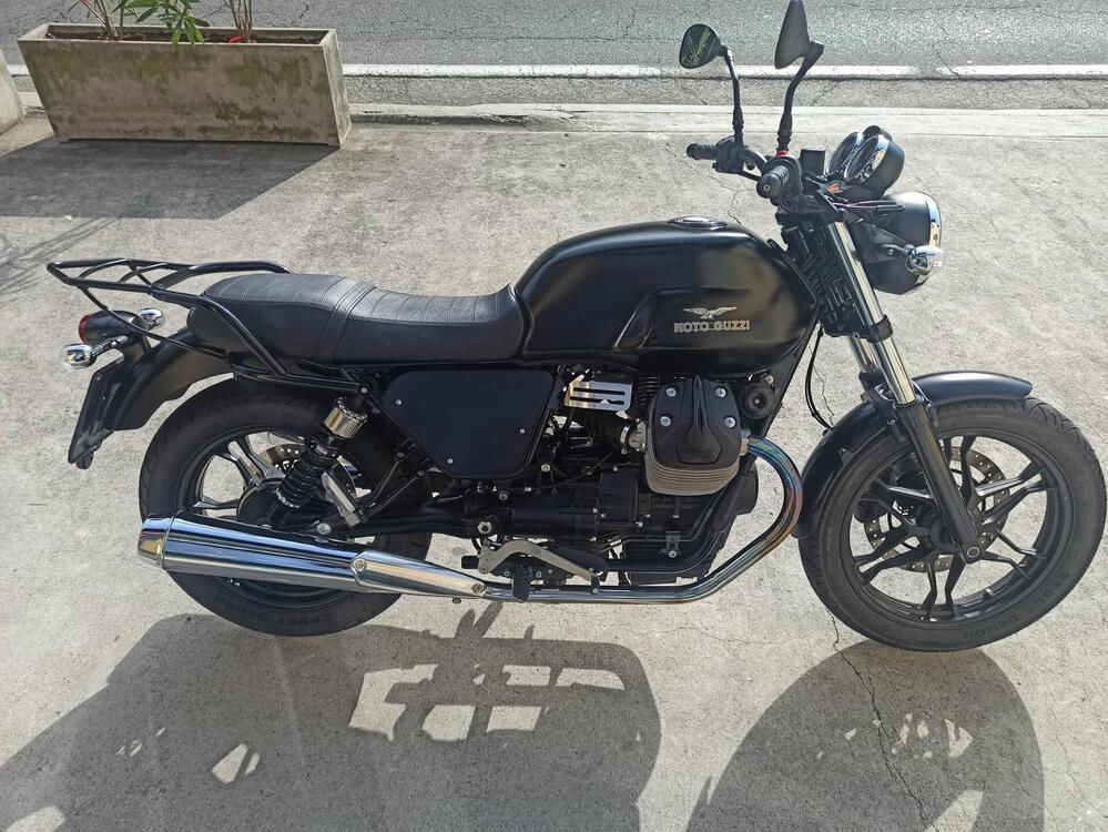 Moto Guzzi V7 II Stone (2015 - 17)