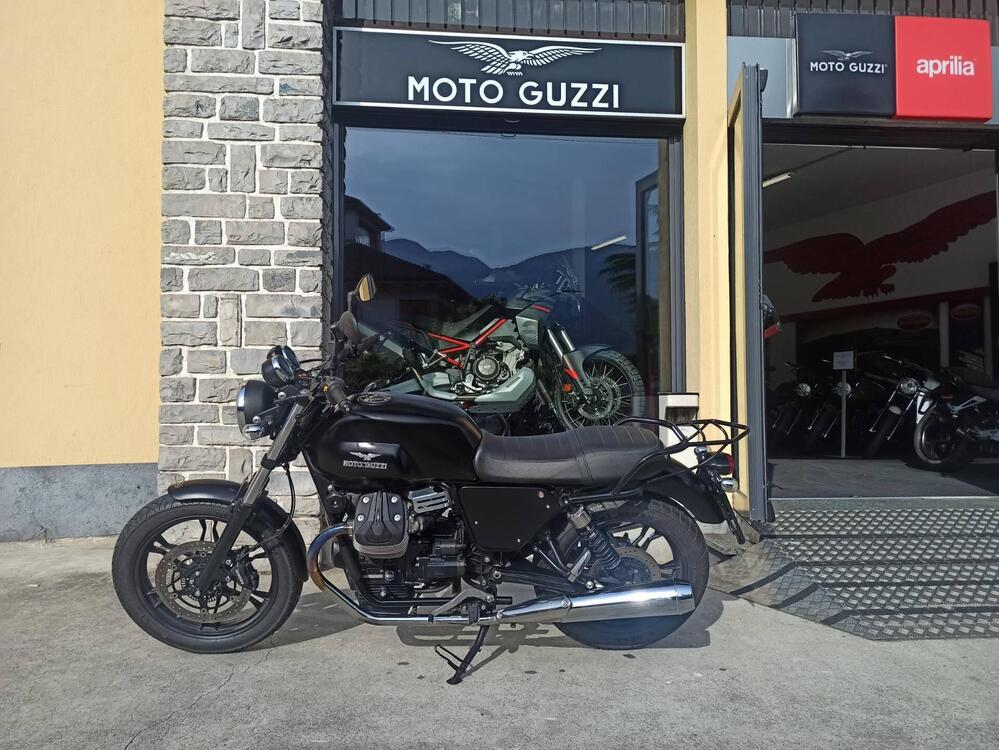 Moto Guzzi V7 II Stone (2015 - 17) (2)