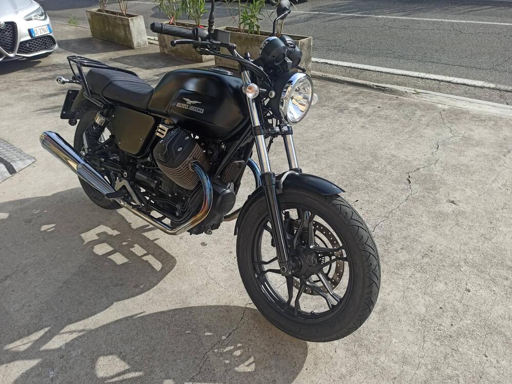 Moto Guzzi V7 II Stone (2015 - 17) (3)