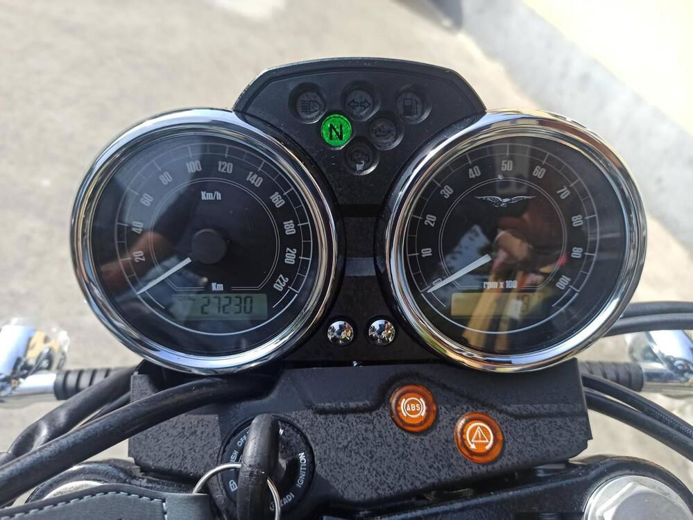 Moto Guzzi V7 II Stone (2015 - 17) (5)