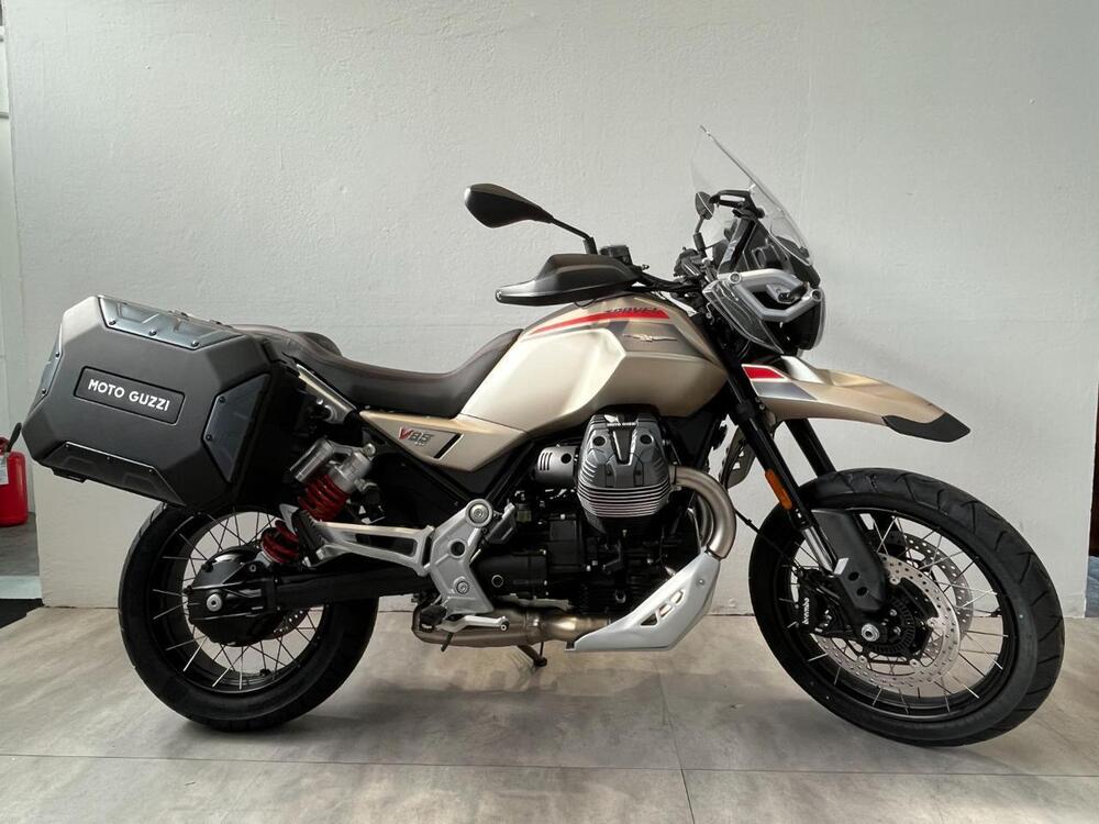 Moto Guzzi V85 TT Travel (2024)