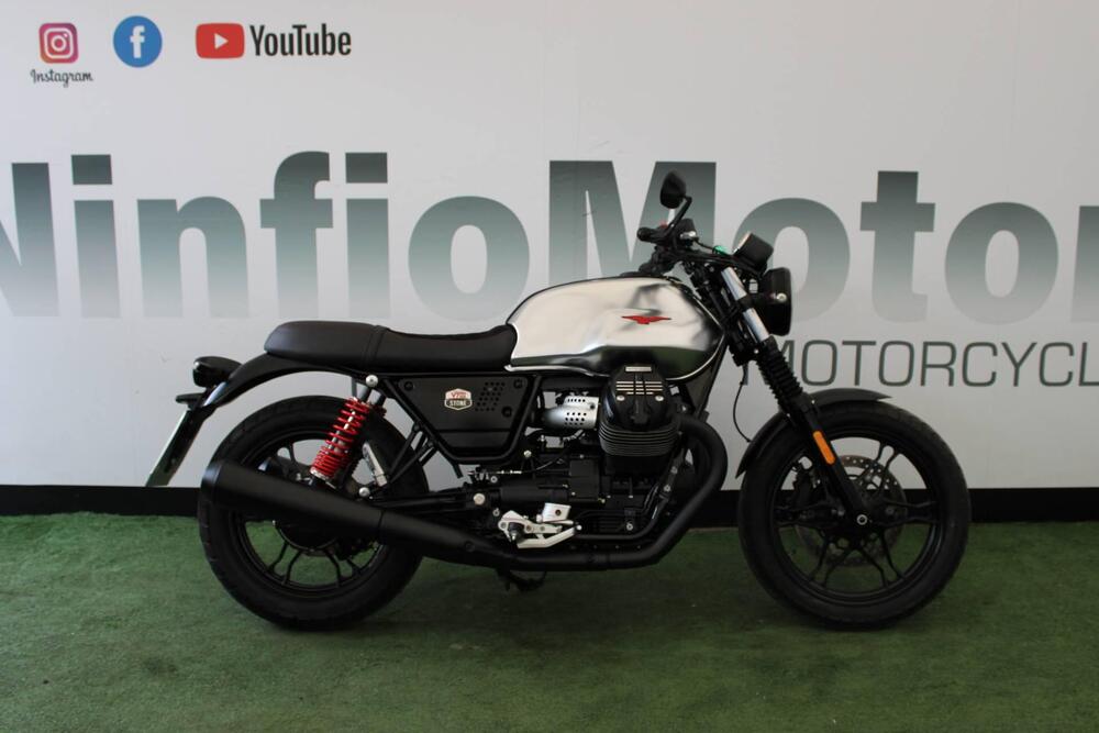 Moto Guzzi V7 III Stone S (2020)