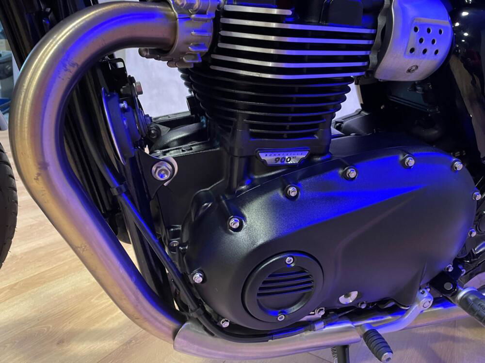 Triumph Street Twin 900 (2017 - 18) (5)