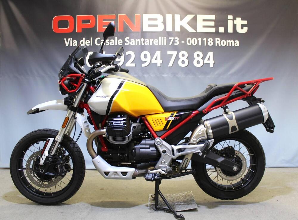 Moto Guzzi V85 TT Evocative Graphics (2021 - 23) (2)