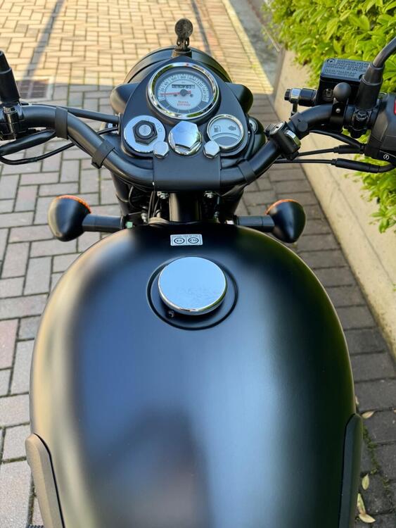 Royal Enfield Classic 500 EFI Stealth Black (2018 - 20) (3)